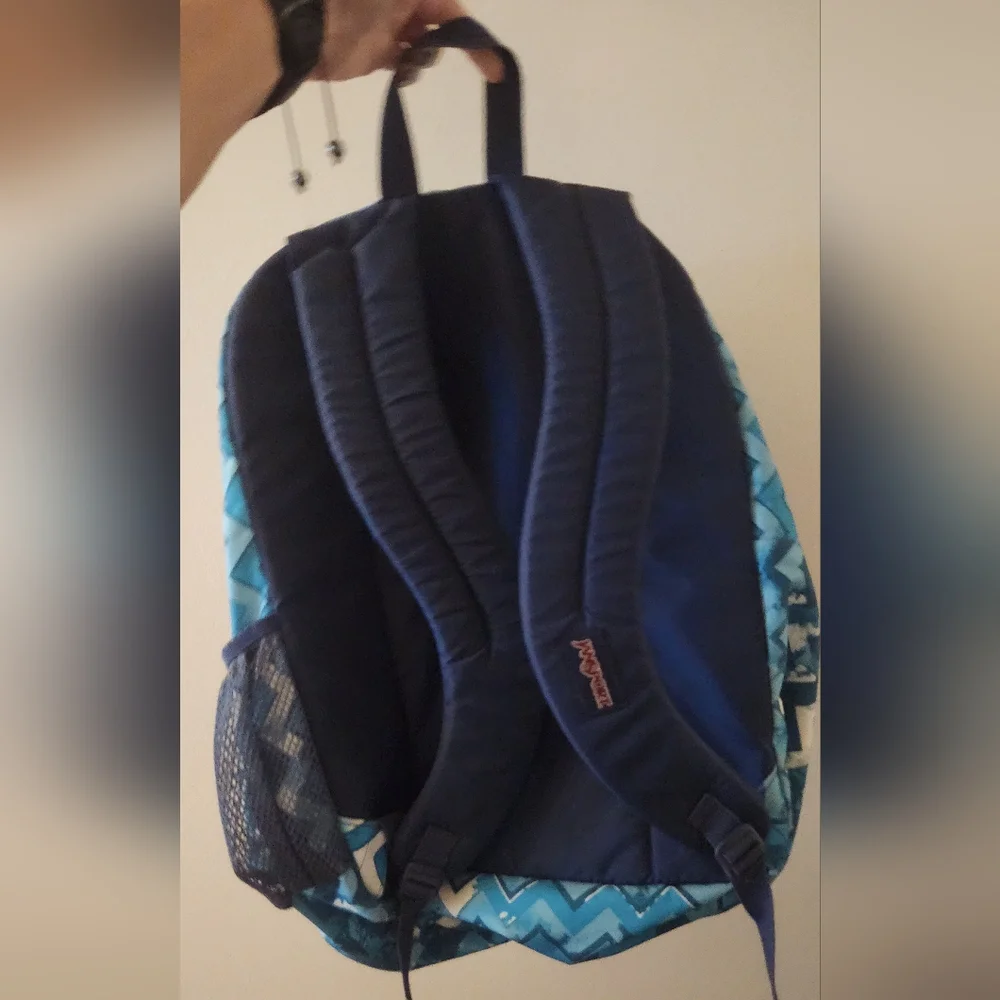 Jansport Blue and White Chevron Backpack LARGE Lap Top Sleeve PERFECT CONDITION!